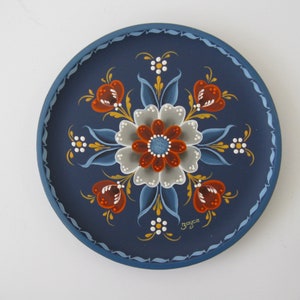 Norwegian Rosemaling on a 6&quot; plate