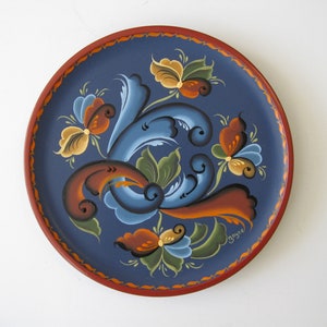 Norwegian Rosemaled on a 8 inch wood plate