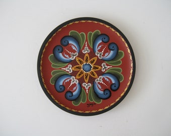 Norwegian Rosemaling on a 6" plate