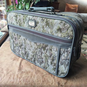 Vintage Jordache Floral Tapestry Carry On Suitcase 20x13 Handle Strap Travel Overnight Weekender 80s