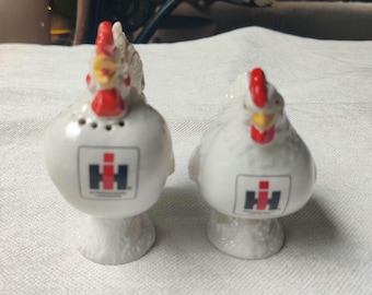 Vintage International Harvester Salt Pepper Shakers Chicken Rooster Advertising Farmhouse Agriculture