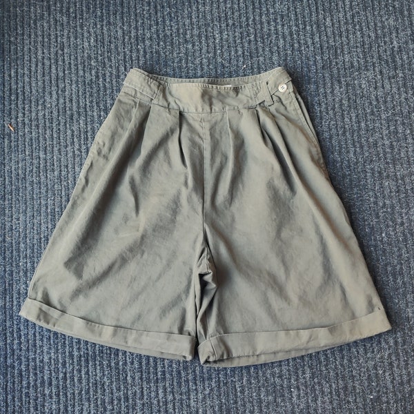 Vintage 80s Gap Workforce Women's Shorts 9/10 Made In USA Bermuda Modest High Waist Olive Green Adjustable Waist Pleated Saved By The Bell