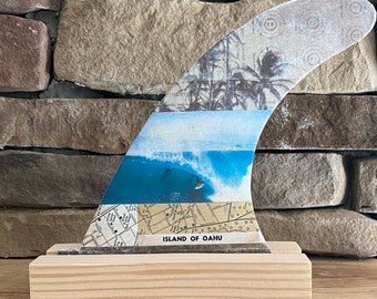 Île d'O'ahu - Hawaï, surf, aileron de planche de surf, surfeur, art du surf, Waikiki, décoration de plage, fin art, décoration côtière - collage d'ailerons de planche de surf