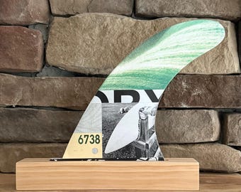 Support de shaper - OBX, Outer Banks, Hawaï, surf, Tiki, surfeur, surf art, Waikiki, décoration de plage, décoration côtière - collage d'ailerons de planche de surf (8 pouces)