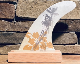 Surf Report - Hawaï, surf, Tiki, aileron de planche de surf, surfeur, Surf Art, Waikiki, décoration de plage, Fin Art, décoration côtière - collage d'ailerons de planche de surf