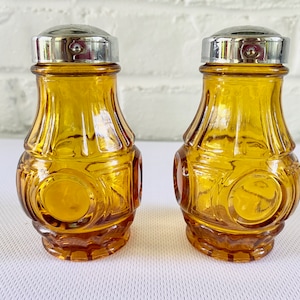 Wheaton Bullseye Pattern Topaz Color Salt and Pepper Shakers