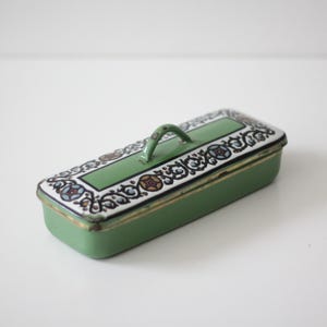 Vintage enameled container with a lid