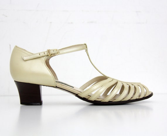 Vintage Shoes //Bally Ivory White Leather T Strap