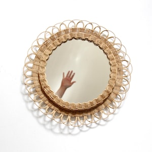 Vintage Round rattan mirror // mid century 60s rattan mirror // wicker sunburst mirror