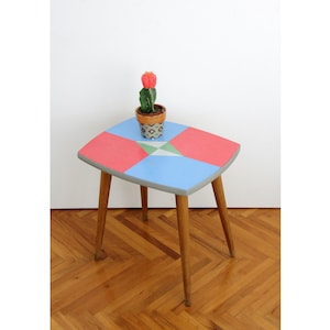 Vintage Mid Century Plant Stand Side Table // 50&#39;s 60&#39;s Multticolor Formica Flower Table // Small Coffee Table
