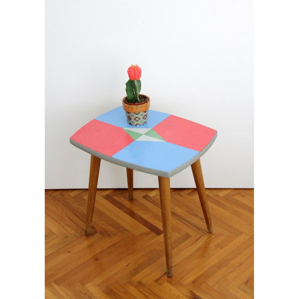 Vintage Mid Century Plant Stand Side Table // 50's 60's Multticolor Formica Flower Table // Small Coffee Table