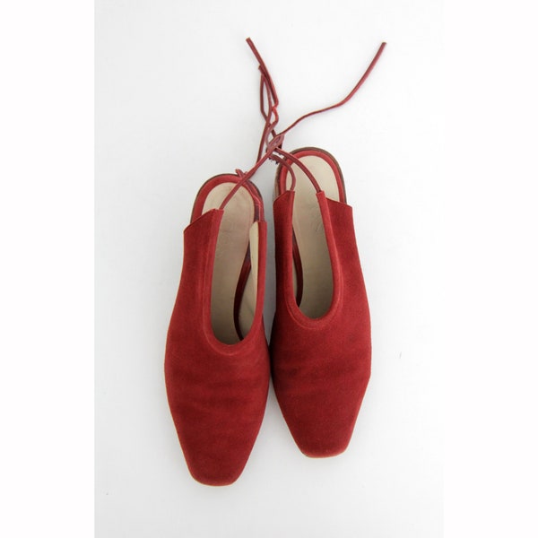 Vintage shoes // beautiful red suede leather ankle lace up heels // wood stack block heel