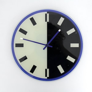 Reloj de pared vintage raro de IKEA de principios de los años 80 // Reloj redondo con carcasa de vidrio // Estilo posmoderno de Memphis