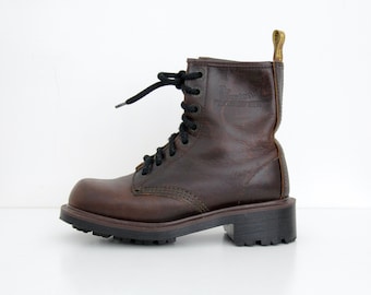 Botas vintage Doc Martens 8304 // Botas Doc Martens de piel marrón de los años 90 con 8 ojales // Tallas EU36, US6, UK3