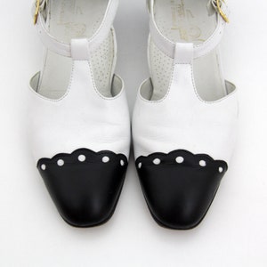 Vintage Schuhe // Schwarz-Weiße Leder Sandalen // Mary Jane Schuhe // Ausgebossene Cap Toe