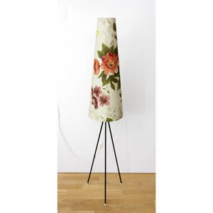 Vintage Stehlampe // Tripod Stehlampe mit konischem Blumenschirm von ARO-LEUCHTEN, Deutschland 1970er Jahre
