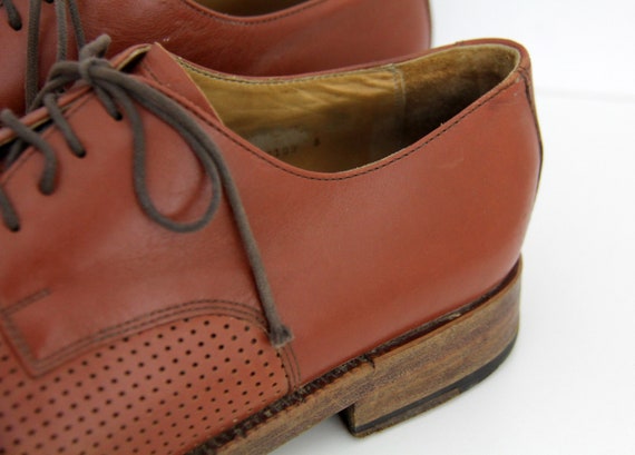 Vintage Men's Shoes // Handmacher Brown Lace Up P… - image 5