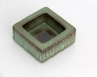 Ciotola in gres Buchtal vintage di metà secolo // Ciotola rettangolare in ceramica con smalto testurizzato verde menta e marrone