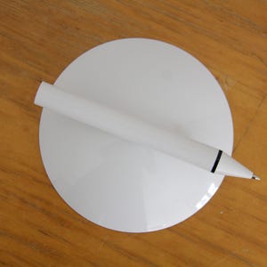 Vintage White &quot;plinto&quot; Plastic Desk Organizer Pen Holder with Pen // Office Supplies