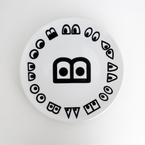 1 of 3 Vintage Ikea Glodande Multiple Eyes Dinner Plate - Ø 28 cm / 11&#39;&#39; designed by Walter van Beirendonck