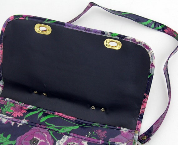 Vintage Bag // 1970's Vinyl Purple Floral Shoulde… - image 4