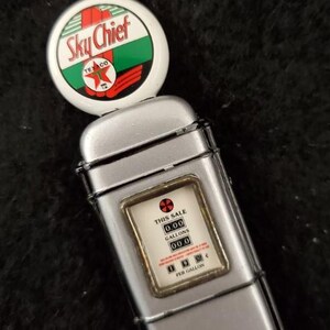 Sky Chief Gasoline Vintage Style Gas Pump Collector Knife (N0938