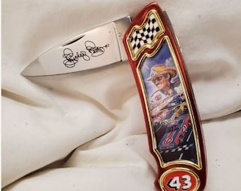 No. 43 Richard Petty - red anodized - collectors knife by the Franklin Mint (N0462)
