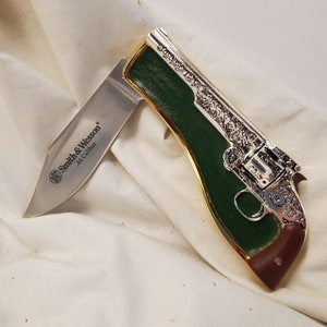 Smith & Wesson .44 Caliber Revolver collectors knife - Officially Licensed Product (N0540)