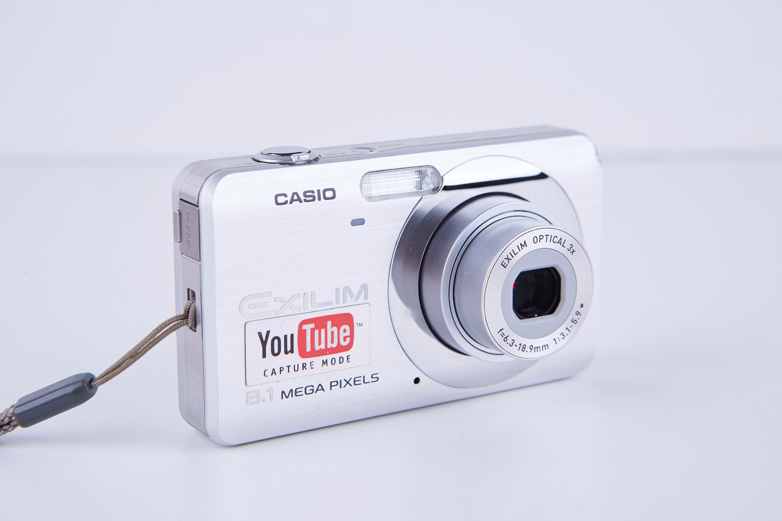 Casio Exilim EX-Z80 Compact Digital Camera. Vintage Digital Casio Exilim EX-Z80 Compact Digital Camera. Vintage Digital