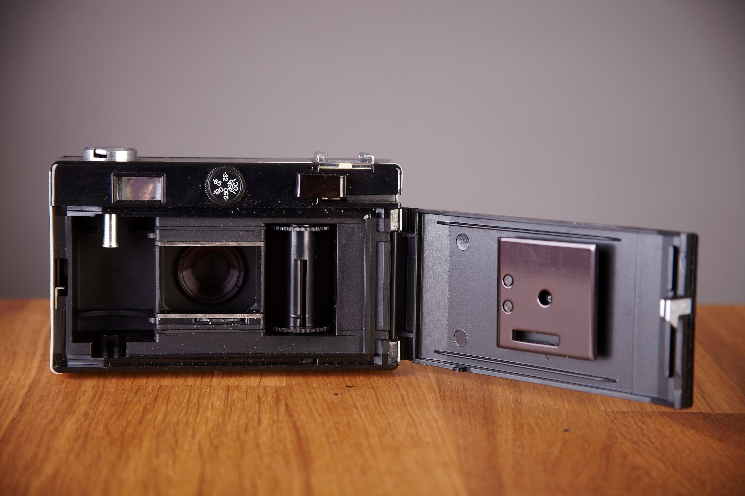 Vilia 35mmフィルムカメラ – ヴィンテージソビエトビューファインダー