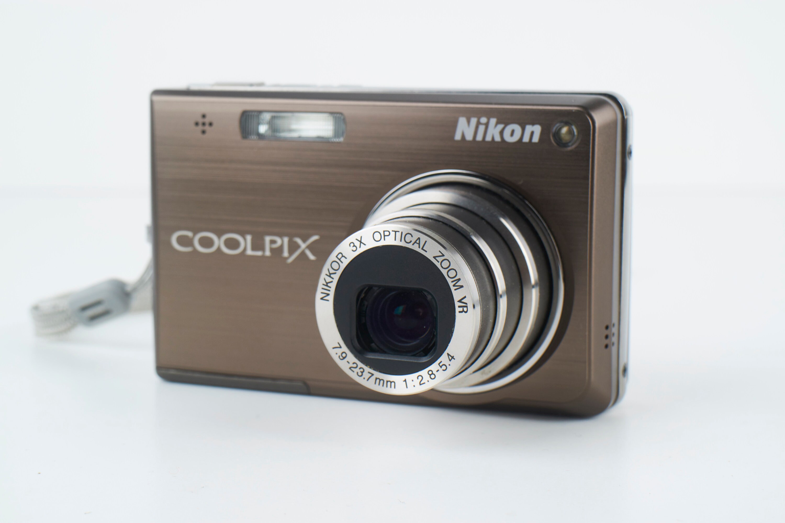 Nikon Coolpix S700 12MP 3 X Optical Zoom Digital Camera Nikon Coolpix S700 12MP 3 X Optical Zoom Digital Camera
