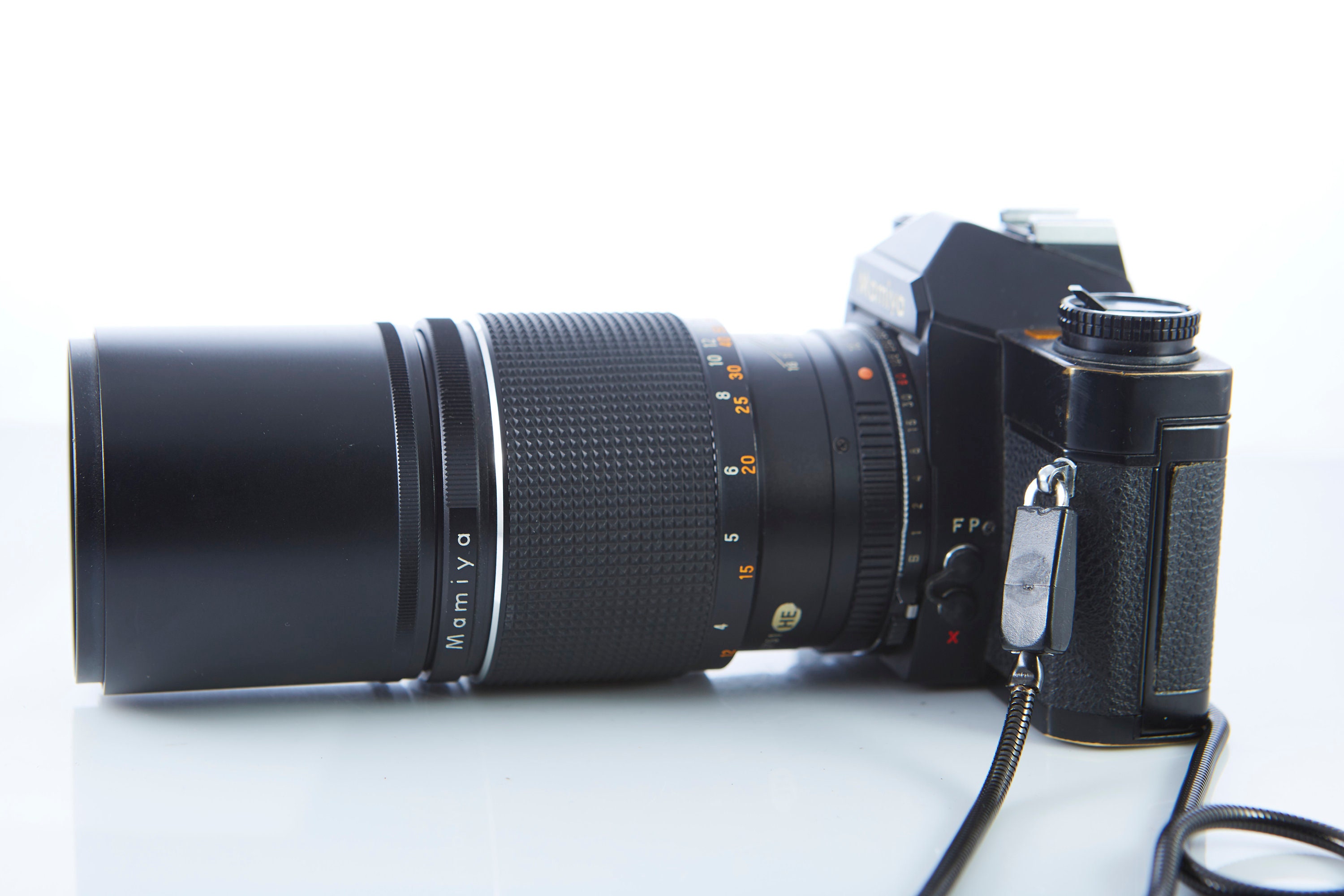 マミヤ NC1000s 一眼レフフィルムカメラ（50mmと200mmレンズ付き