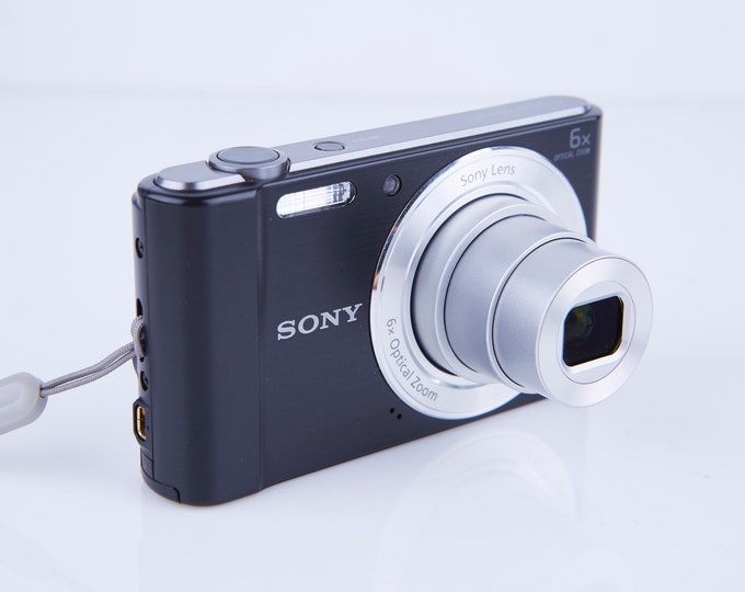 Sony Cybershot DSCW810 Digital Camera. Vintage Digital Camera