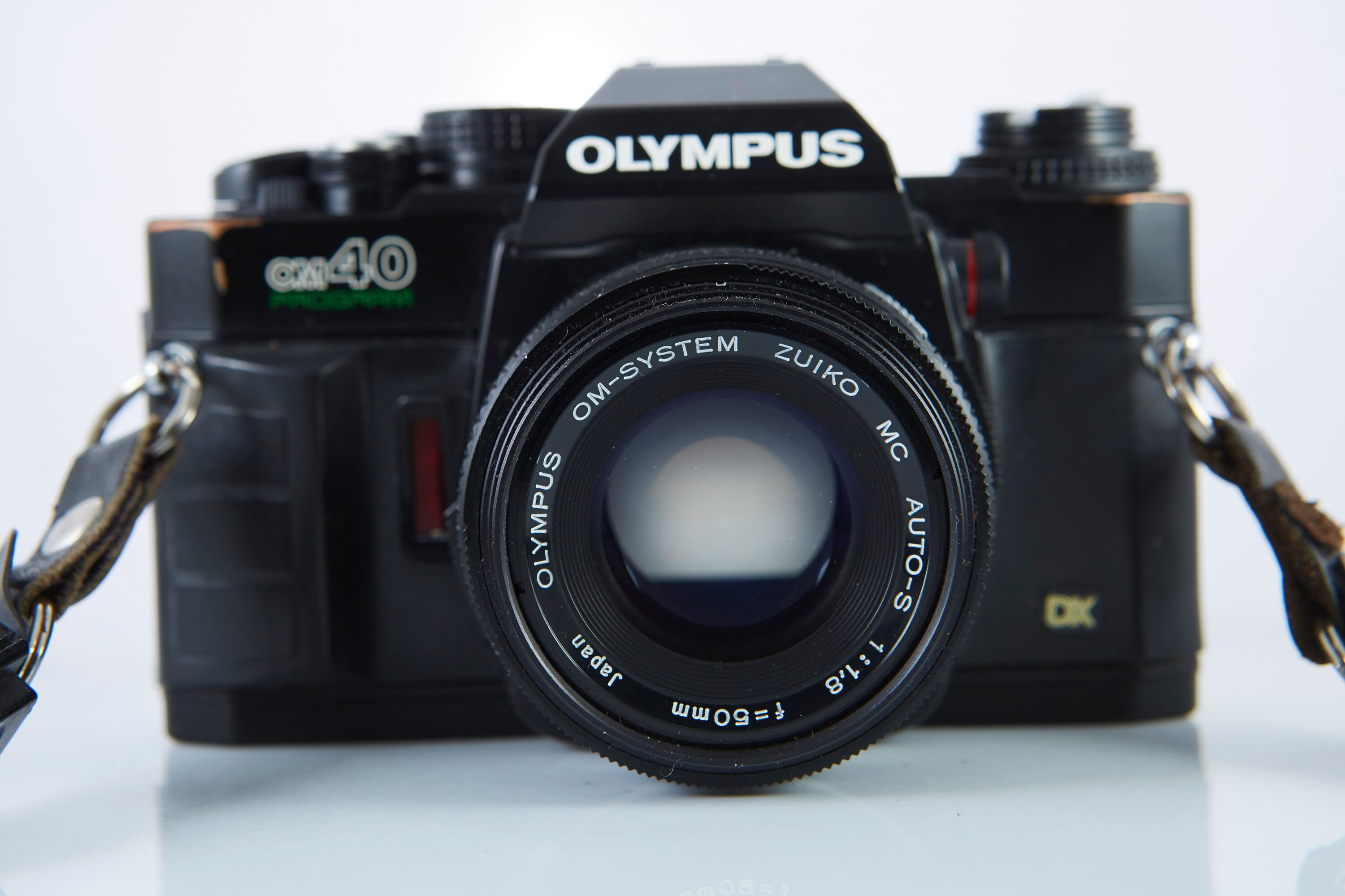 Olympus OM-40 Program DX カメラフィルム オリンパス OM40 プログラムフィルムカメラ：50mmレンズ、実用一眼レフ