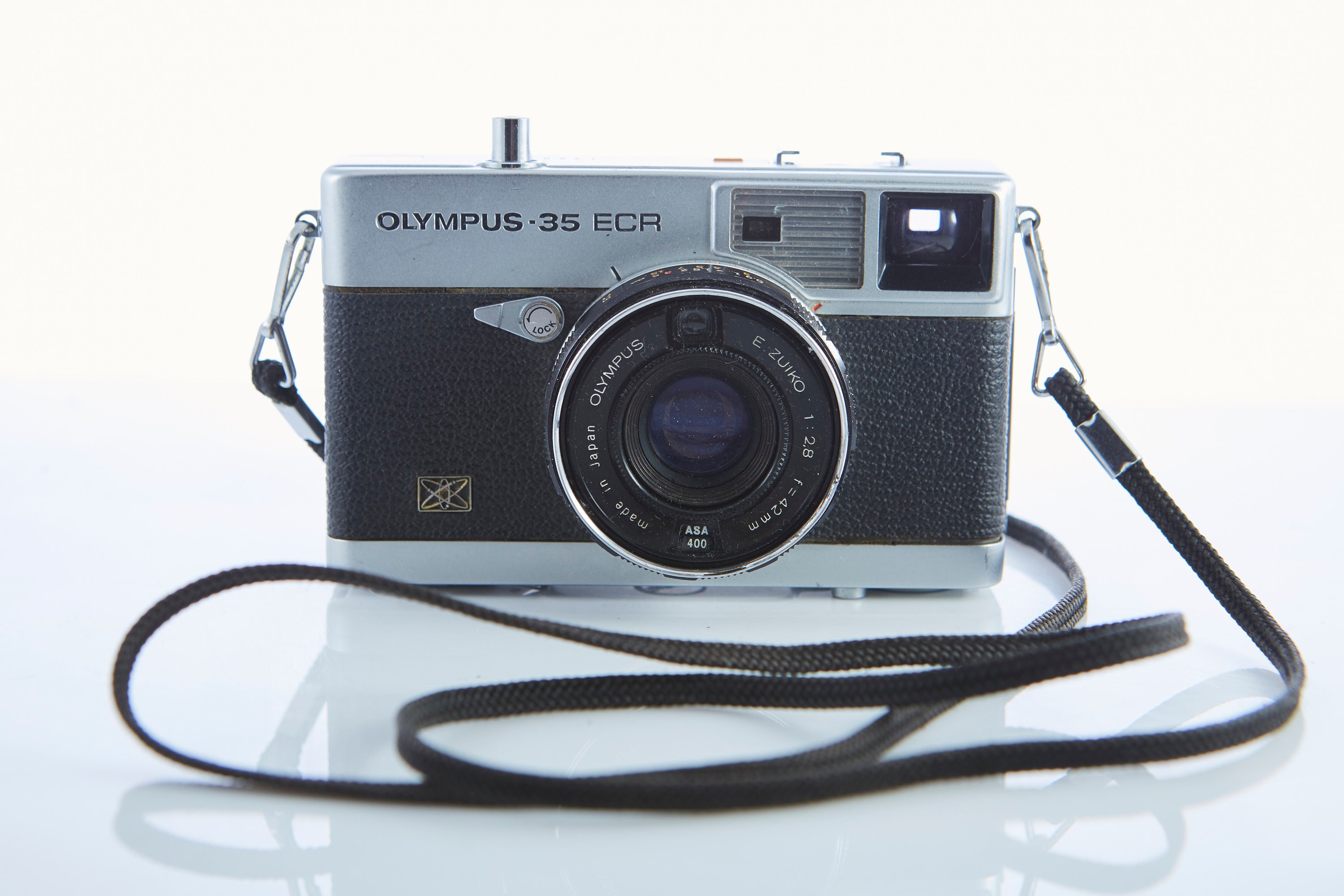 Filmkamera Olympus-35 ECR. Objektiv 42mm f2,8. Funktionierende Filmkamera.  Kamera Olympus 35. Kameragurt.