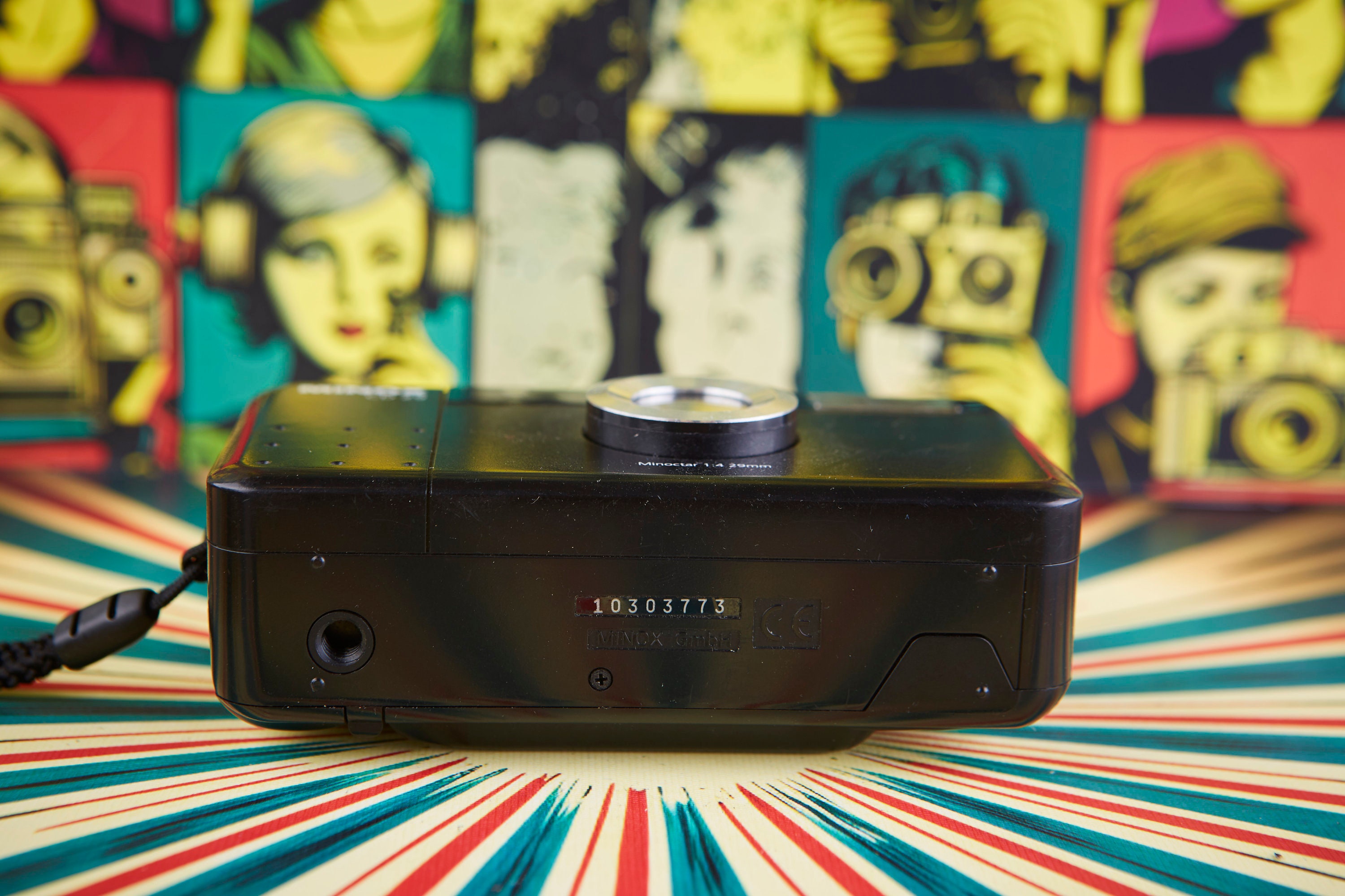 ヴィンテージ ミノックス CD 29 フィルムカメラ：ストラップ付き