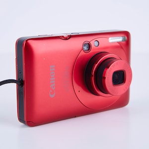 Canon Digital IXUS 100 IS 12MP 3 X Optical Zoom Digital Camera. Vintage Digital Camera. Working Digital Camera. Tested. image 1