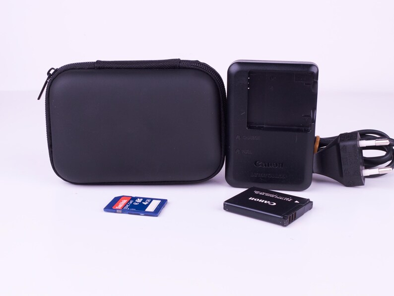 Canon Powershot A3100 IS 12MP 4X Zoom Compact Digital Camera. Vintage