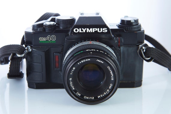 オリンパス OM40 プログラムフィルムカメラ（50mmレンズ付き） - Etsy 日本