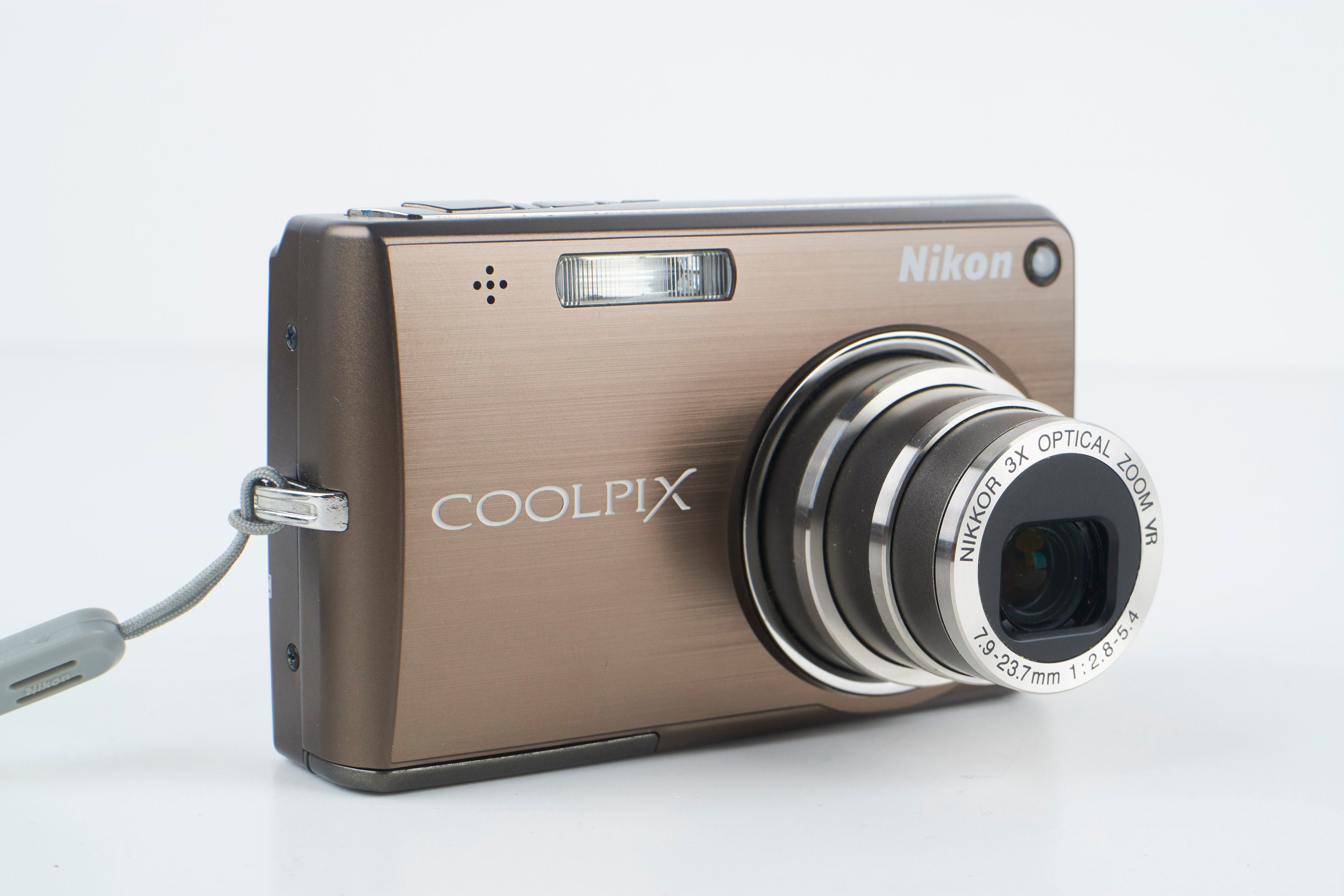 Nikon Coolpix S700 12MP 3 X Optical Zoom Digital Camera Nikon Coolpix S700 12MP 3 X Optical Zoom Digital Camera