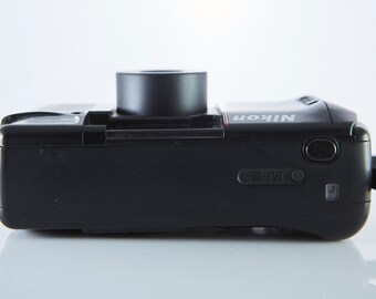ニコン TW20 AFフィルムカメラ：ストラップ付き35mmコンパクトデジタル