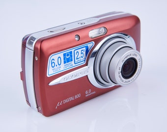 Olympus Mju Digital 600 6MP 3X Zoom  Compact Digital Camera. Vintage Digital Camera. Working Digital Camera. Tested. Boxed.