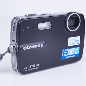 Olympus Mju 550WP – Cámara digital compacta de 10 MP con zoom 3x / Probada y funcionando / Cámara compacta clásica