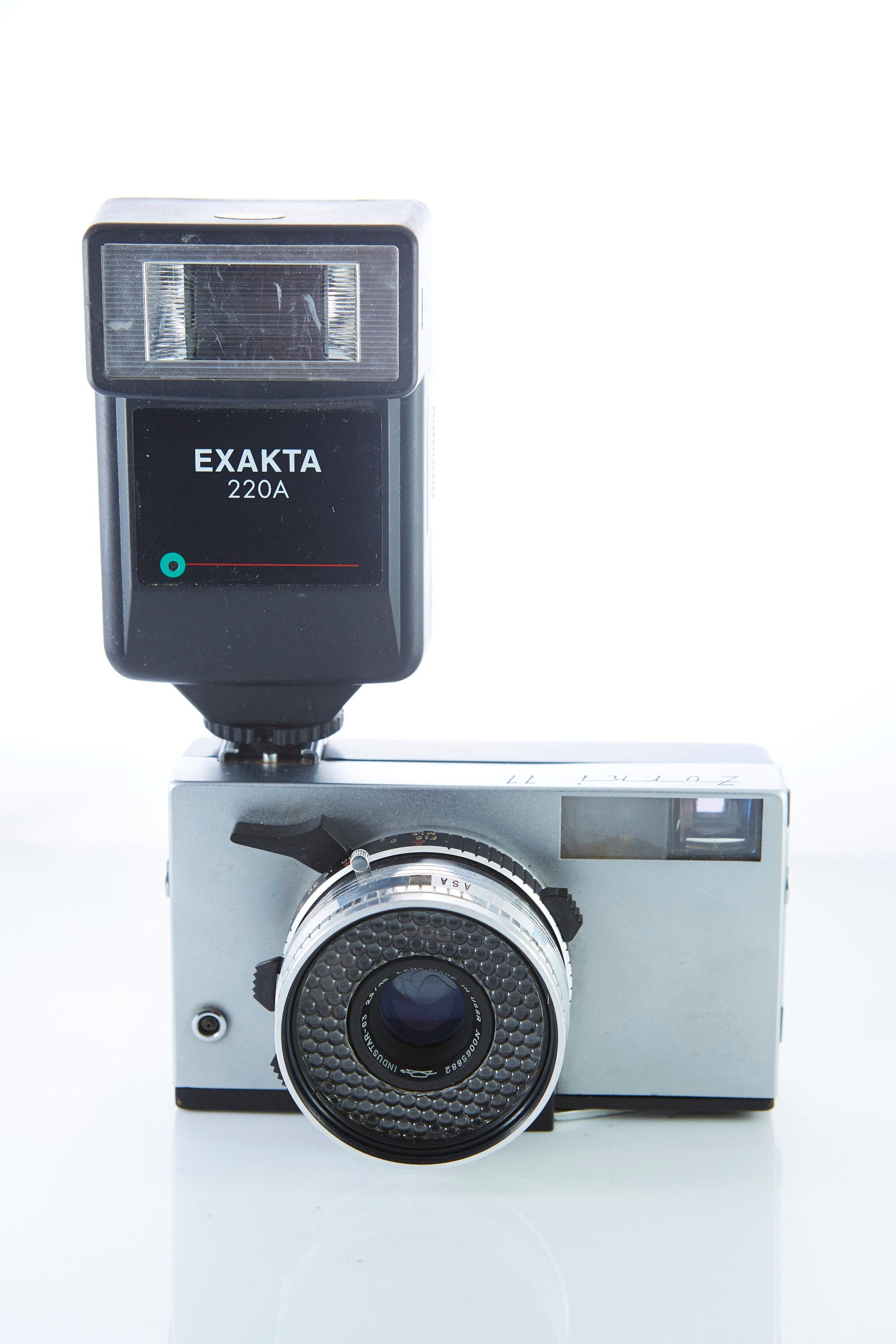 ビンテージ Zorki 11 レンジファインダーカメラ（フラッシュ付き、動作