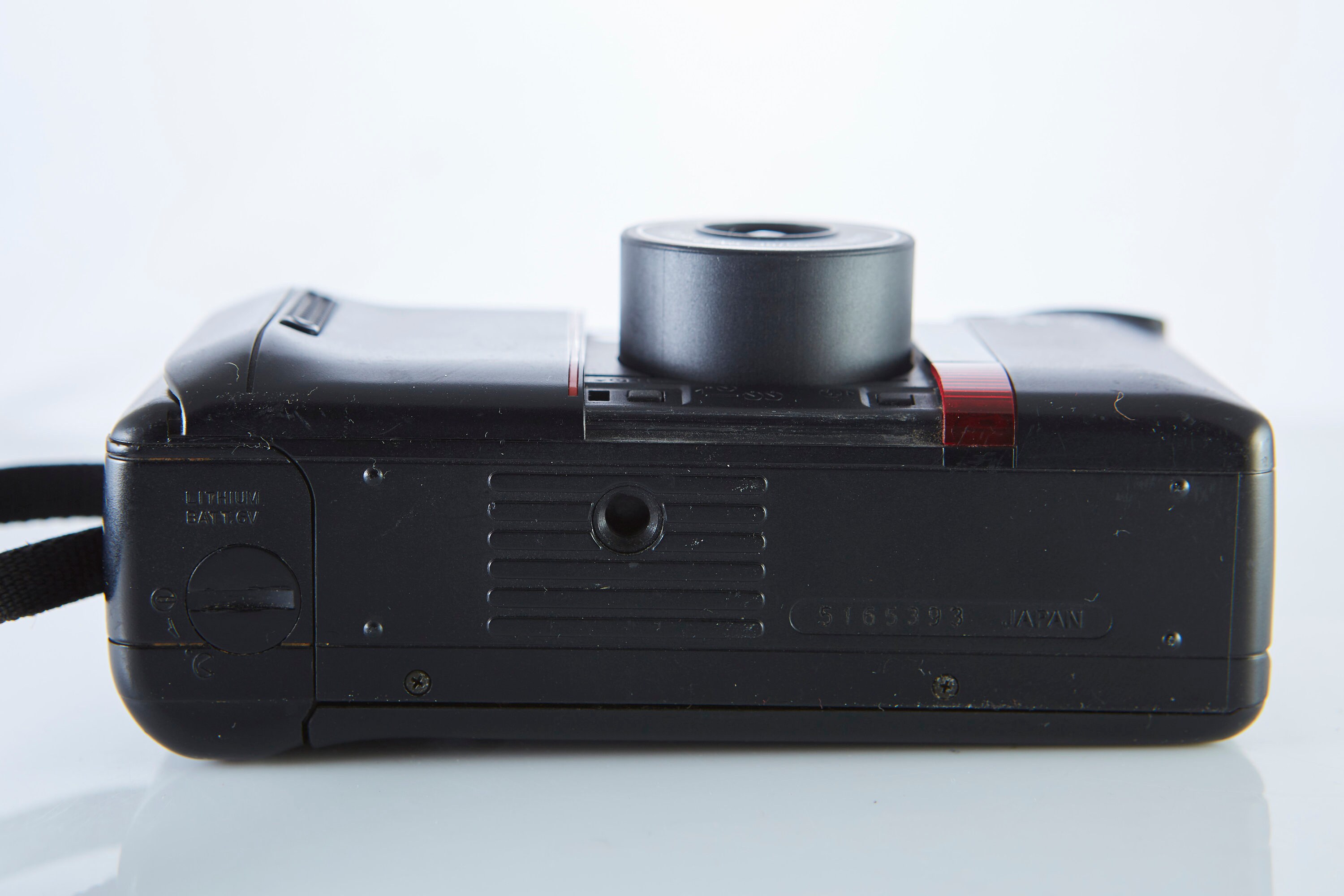 ニコン TW20 AFフィルムカメラ：ストラップ付き35mmコンパクト