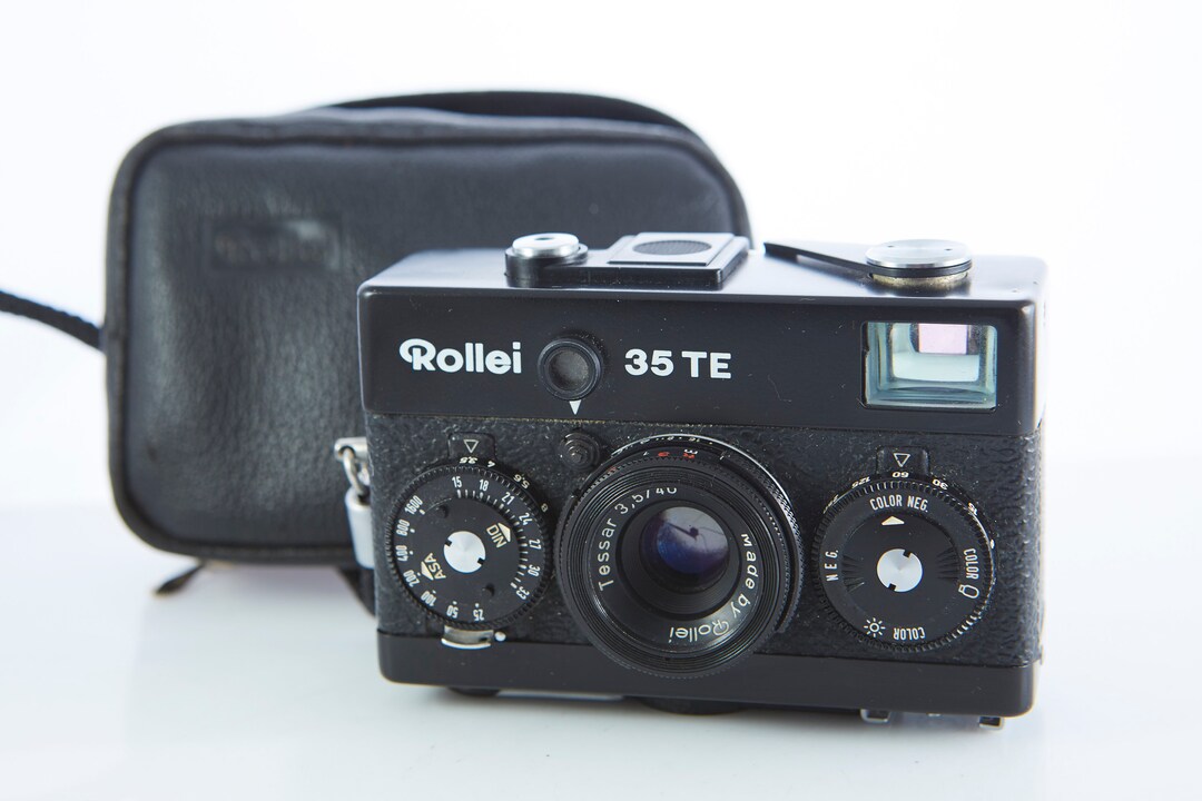 Film Camera Rollei 35 ТE. Lens Tessar 1:3,5 F=40mm. Working Film Camera Rollei 35 ТE. Lens Tessar 1:3,5 F=40mm. Working