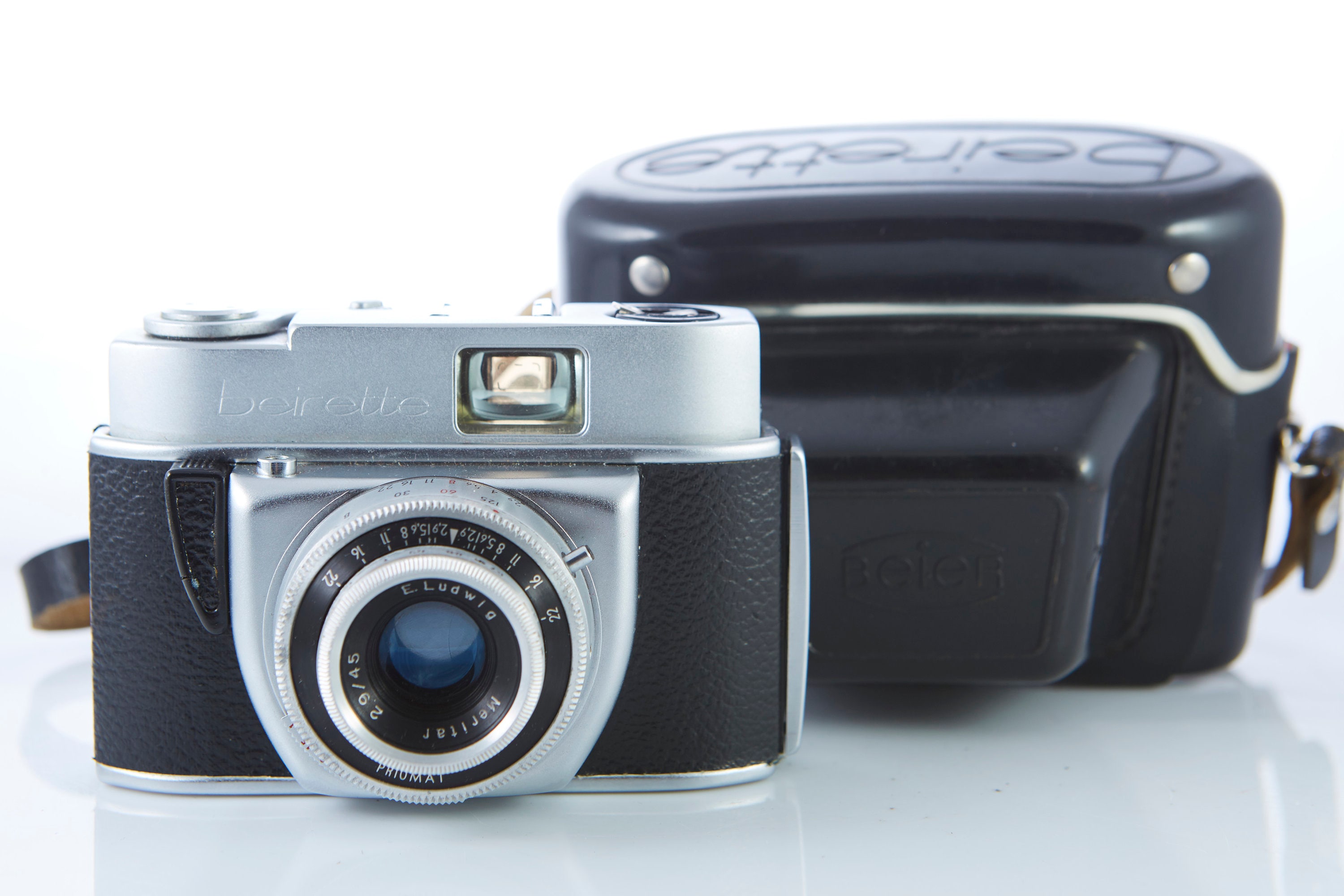 アンティーク 東ドイツ製　カメラ　beirette vsn Beier Beirette VSN - 35mm. Film Camera - YouTube