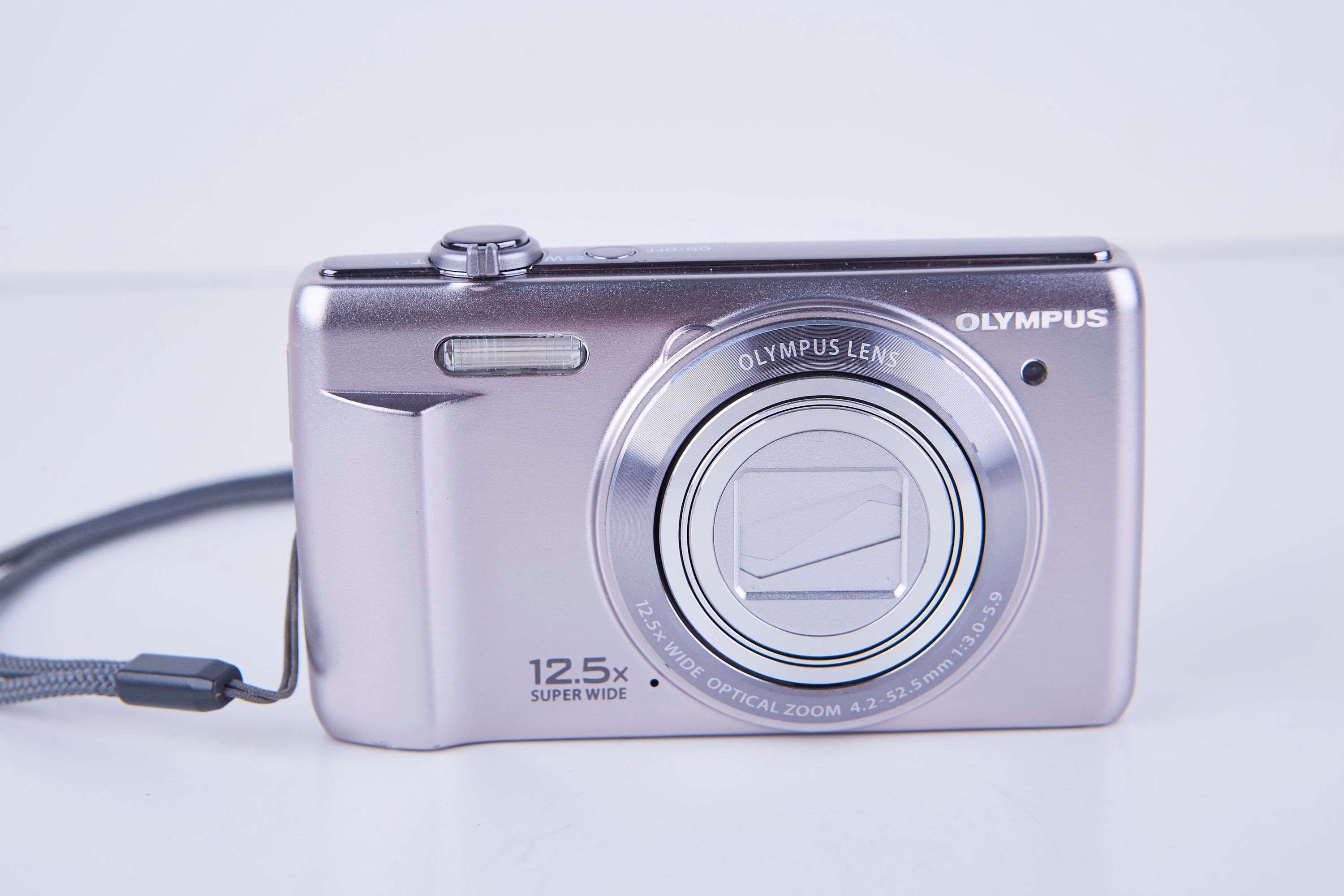 Olympus VR-360 16MP 12.5 倍ズーム コンパクト デジタル カメラ Olympus VR-360 16MP 12.5 倍ズーム コンパクト デジタル カメラ