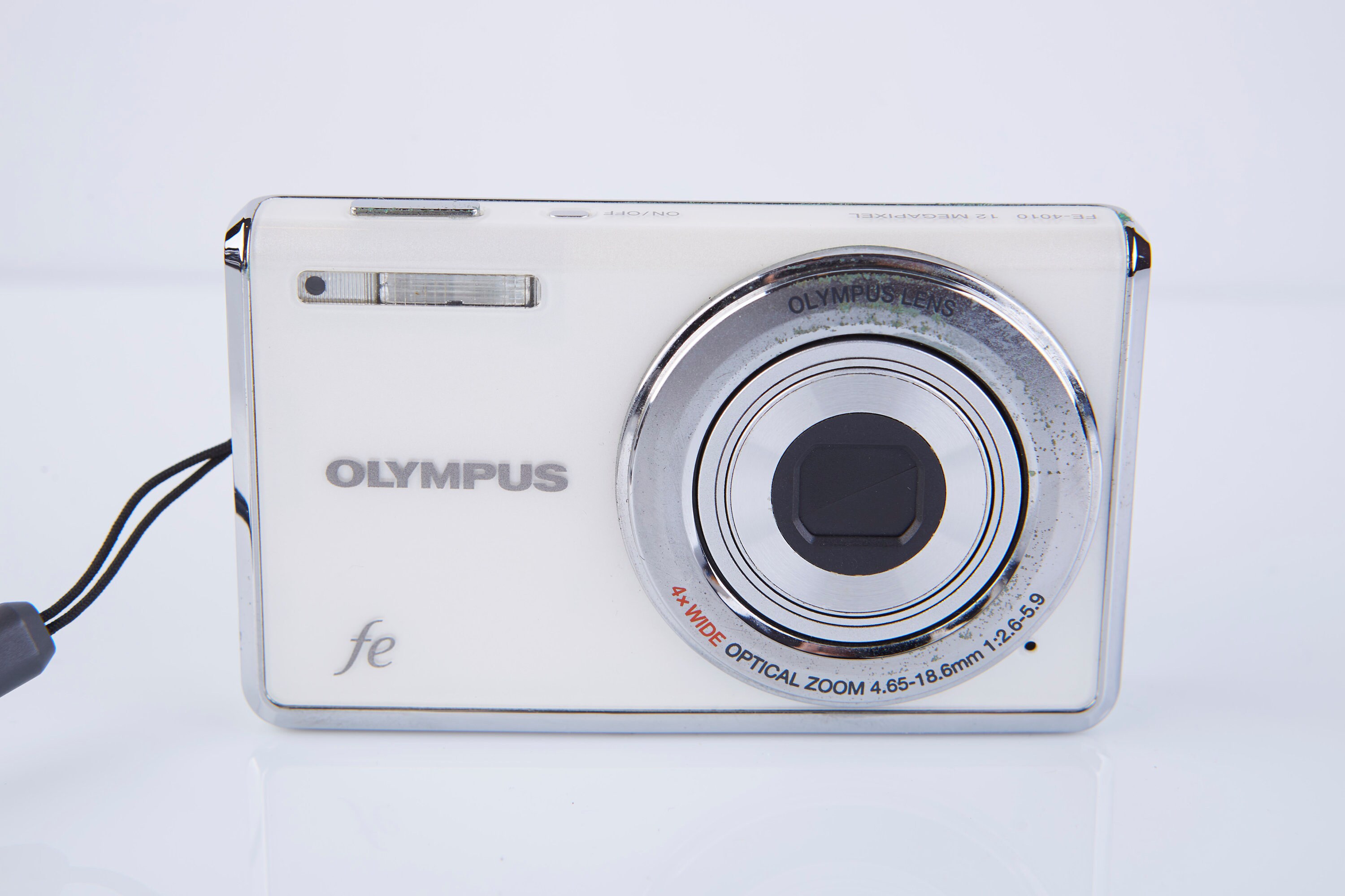 Olympus FE-4010 Compact Digital Camera. Vintage Digital Camera