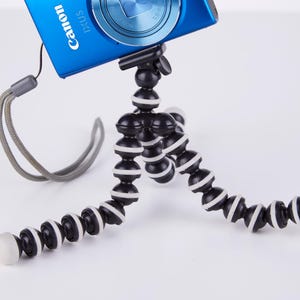 Treppiede flessibile Octopus: supporto portatile per fotocamere digitali compatte